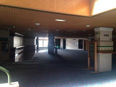 Level 5 foyer with bar area
